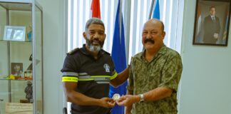 Semper cu porta habri: Ex-polis Jacinto “Chin” Kelly a bishita altocomisario Arnhem pa comparti experticio