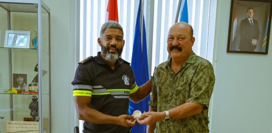 Semper cu porta habri: Ex-polis Jacinto “Chin” Kelly a bishita altocomisario Arnhem pa comparti experticioÂ