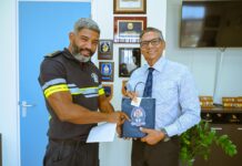 Mas cu 4 decada dunando honor na su Pais: Sr. Jonathan “Johnny” Henriquez a celebra 45 aña sirbiendo pais Aruba