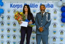 Den presencia di famia y coleganan: Entregamento di decreto gubernamental, promocion y hubileo den Cuerpo Policial ArubaĀ Ā