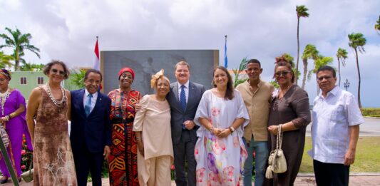 Prome Minister Mike Eman anuncia conmemoracion anual di 1 di juli como Dia di Emancipacion