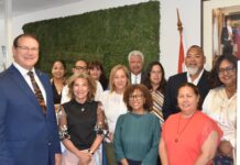 Gobernador Boekhoudt a bishita Gabinete di Aruba