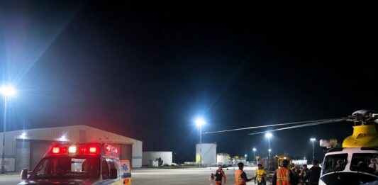 Helicopter di Wardacosta ta evacua persona for di riba barco cruceroย