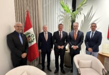 Prome Minister Mike Eman na Peru pa instalacion di presidenta electo Keiko Fujimori