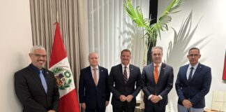 Prome Minister Mike Eman na Peru pa instalacion di presidenta electo Keiko Fujimori