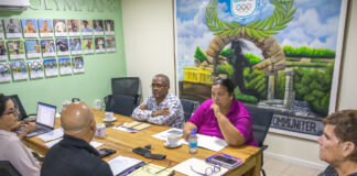 A reuni cu Aruba Triathlon Association den cuadro di Capacity Building Training 3
