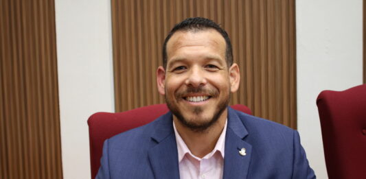 Parlamentario Rocco Tjon: Caso Gerlien Croes: Gobernador ta exigi transparencia den Parlamento
