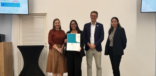 Lilien Ponson a gradua como Bachelor den Organization, Governance and Management (OGM)