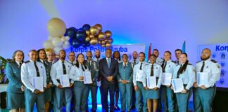 Den presencia di famia y coleganan: Entregamento di diploma na 22 polis cu a termina nan estudio policialย