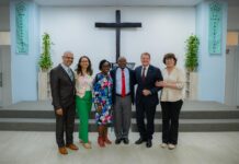Prome Minister Mike Eman a comparti e mensahe di Dia pa Cuida Aruba cu tres iglesia Cristian