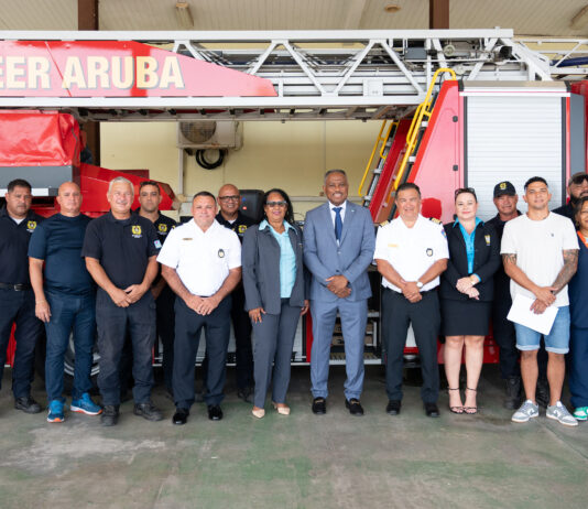 Brandweer awo tin cuarenta bombero certifica pa opera ladderwagen