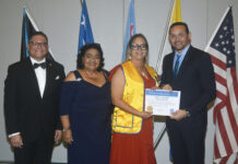 Instalacion di un miembro nobo pa Aruba Lions Club