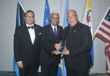 Aruba Lions Club ta gradici Old Skool Bikers Aruba pa nan contribucionÂ