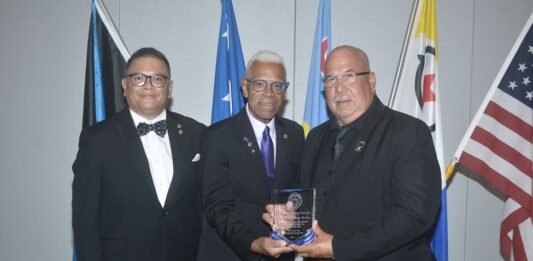 Aruba Lions Club ta gradici Old Skool Bikers Aruba pa nan contribucionĀ
