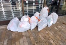 Accion di haci nos isla limpi a cuminsa trempan! Parlamento Hubenil a colecta mas cu 35 saco di sushi den centro di ciudad