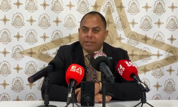 Parlamentario Eduard Pieters_ “No laga hende burla di nos inteligencia”