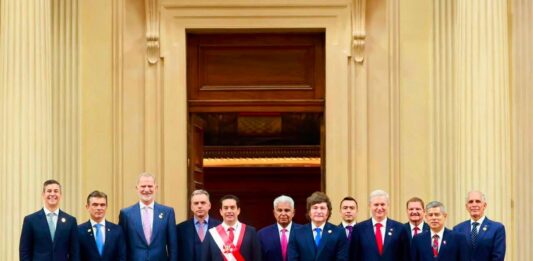 Prome Minister Mike Eman presente na instalacion di Presidente Keiko Fujimori na Peru