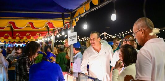 Minister Geoffrey Wever: E prome edicion di San Nicolas Food Festival tabata exitoso!