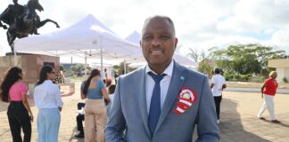 Minister Dowers a celebra e 205 aniversario di Independencia di Peru