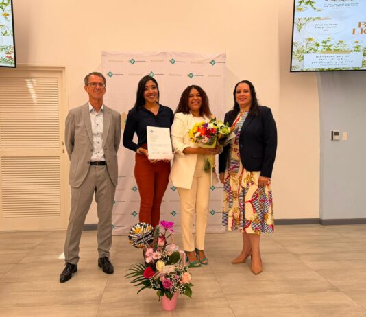 Marjory Chantal Bermudes a gradua como Bachelor den Organization, Governance and Management (OGM)