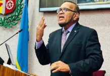 Parlamentario Endy Croes: E Reunion publico no a trece claridad; e falta di transparencia riba e contract di 2.1 miyon pa Ecotech ta persisti