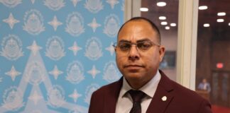 Parlamentario Eduard Pieters (PPA): “Aruba no ta falta di hende cu kier yuda, sino di direccion. Nos no por laga e profesionalnan y e boluntarionan sigui carga e lucha nan so!”