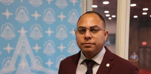 Parlamentario Eduard Pieters (PPA): “Aruba no ta falta di hende cu kier yuda, sino di direccion. Nos no por laga e profesionalnan y e boluntarionan sigui carga e lucha nan so!”