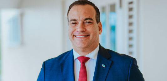 Minister Geoffrey Wever: Presupuesto 2027 ta marca un era nobo den maneho financiero di Aruba