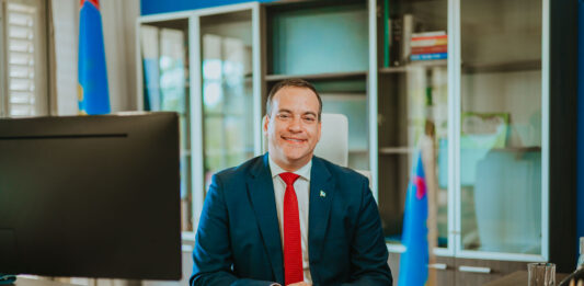 Minister Geoffrey Wever: presupuesto 2027 a bai Raad van Advies