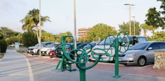 Minister Wendrick Cicilia ta inverti den salud y bienestar di comunidad cu renobacion di outdoor gym na Linear Park