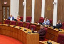 Parlamentario Eduard Pieters (PPA): “E debate no ta tocante sushi, e ta tocante Estado di Derecho. Y si Gobierno por ignora un ley awe, unda e limite lo ta mañan?”