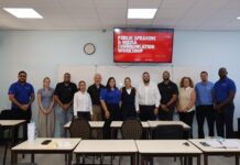 A atende charla di “Public Speaking & Media Cummunication”