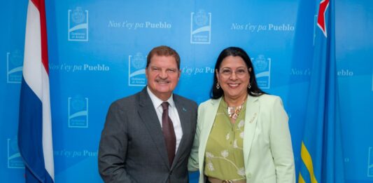 Minister Wyatt Ras: “Nos ta fortalece e sosten pa e famianan cu mas mester apoyo”: Aumentonan importante pa esnan mas vulnerabel