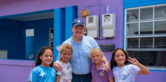 Stranheronan cu ta yama Aruba nan cas tambe ta pone man na obra pa duna Bernhardstraat un cara nobo