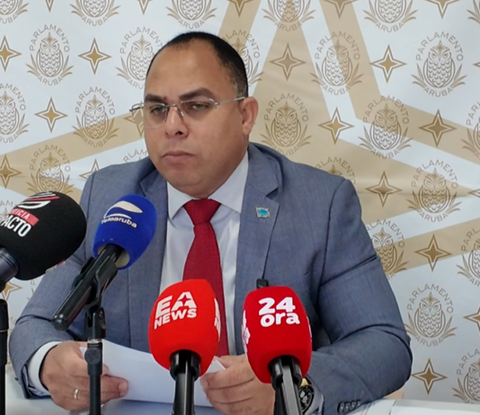 Parlamentario Eduard Pieters: “Cinco luna despues, ainda no tin cita na Censo y awor hende ta bende slot ilegalmente”