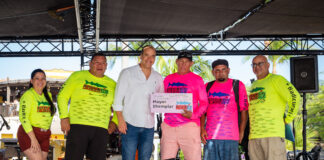 Minister Geoffrey Wever ta honra piscadonan durante celebracion di Dia di Piscado