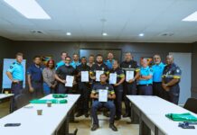 Invertiendo den nos personal: Polisnan di Aruba y Corsou ta termina curso di seguridad di bom cu exito