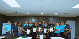 Invertiendo den nos personal: Polisnan di Aruba y Corsou ta termina curso di seguridad di bom cu exitoΒ