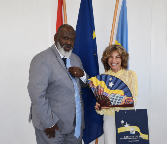 Bishita di cortesia di Minister Plenipotenciario di CuraƧao