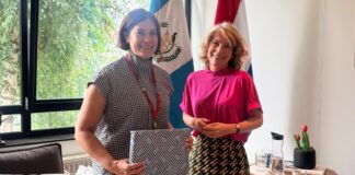 Bishita di cortesia na embahador di Guatemala