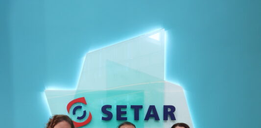 SETAR cu aporte na Fundacion Ban Uni Man Pa Cria Nos Muchanan en conexion cu Back to School