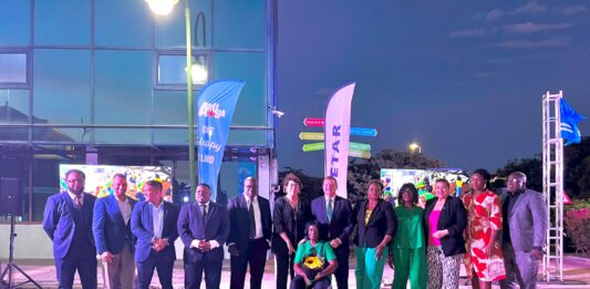 Prome Minister Mike Eman celebra 64 aña di Independencia di Jamaica