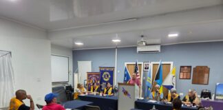 Fundacion Ban Uni Man pa Cria Nos Muchanan: Sr. John Fun cu un presentacion na Aruba Lions ClubΒ