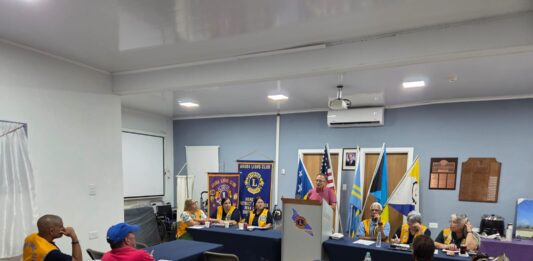 Fundacion Ban Uni Man pa Cria Nos Muchanan: Sr. John Fun cu un presentacion na Aruba Lions ClubĀ