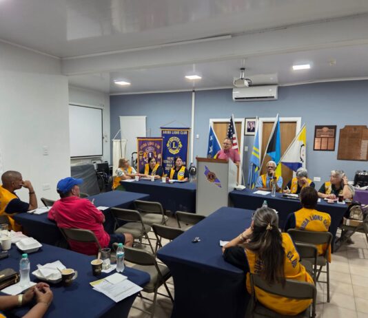 Fundacion Ban Uni Man pa Cria Nos Muchanan: Sr. John Fun cu un presentacion na Aruba Lions ClubĀ