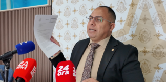 “No criminalisa mi trabou riba un contrato multimiyonario cu supuestamente abo a haci” Eduard Pieters ta contraataca Minister Cicilia