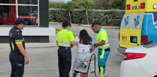 Auto a dal 2 peaton den parkinglot di Mc Donald’s Santa Cruz
