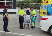 Auto a dal 2 peaton den parkinglot di Mc Donald’s Santa Cruz