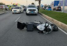 Motociclista su so cu su so a perde control y dal abao herida su mes riba E.J. “Watty” Vos Blvd.
