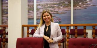 Parlamentario Jennifer Arends-Reyes ta desea studiantenan hopi exito: “Bay cu ambicion, pero corda semper di unda bo ta bin”